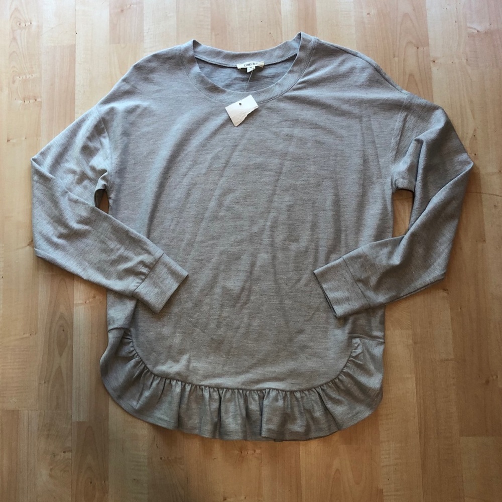 🌟Como Blu Ruffle Hem Knit Top🌟